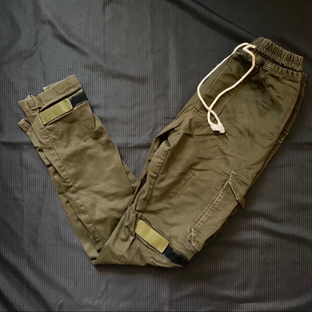 Military style cargo pants